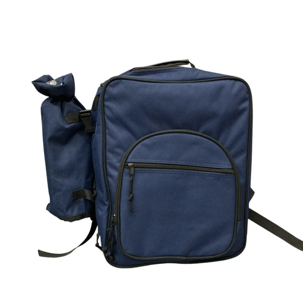 Picnic back pack serves 4